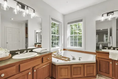 30 Lancaster Lane Bedford NH 03110