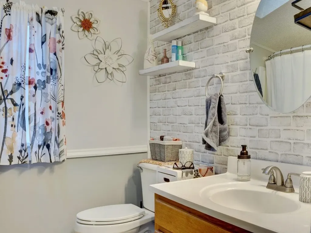 96 Hawthorne Lane Colchester VT 05446