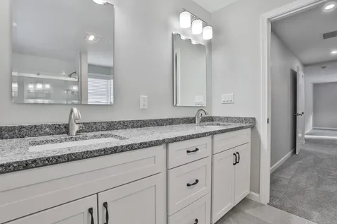 67 Centerwood Way Manchester NH 03102