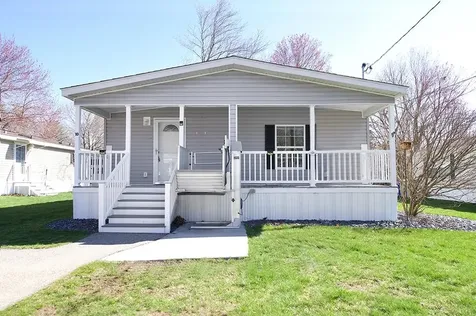 10 Meredith Drive Hampstead NH 03841