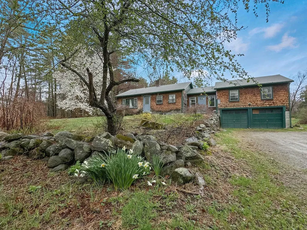 1136 Pine Street Hopkinton NH 03229