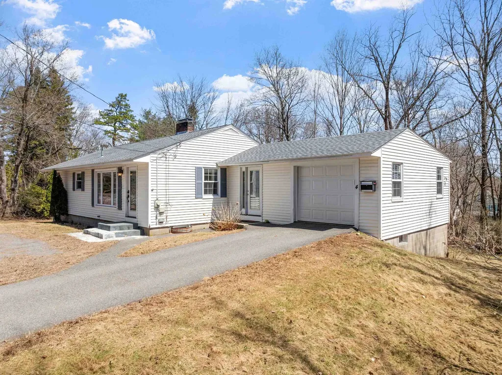 4 Lawrence Street Derry NH 03038