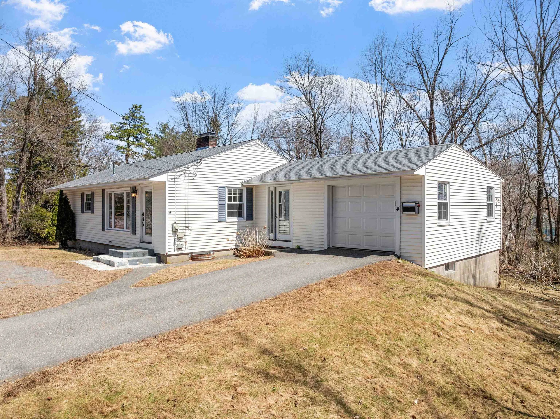 4 Lawrence Street Derry NH 03038