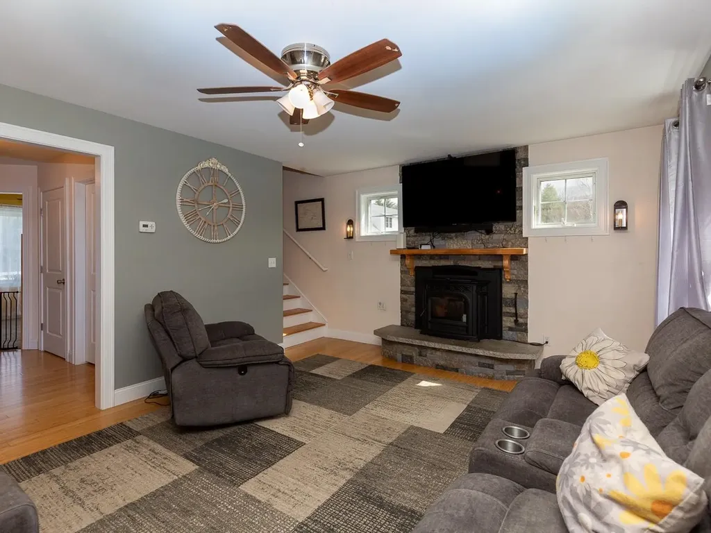 35 Frost Lane Fremont NH 03044