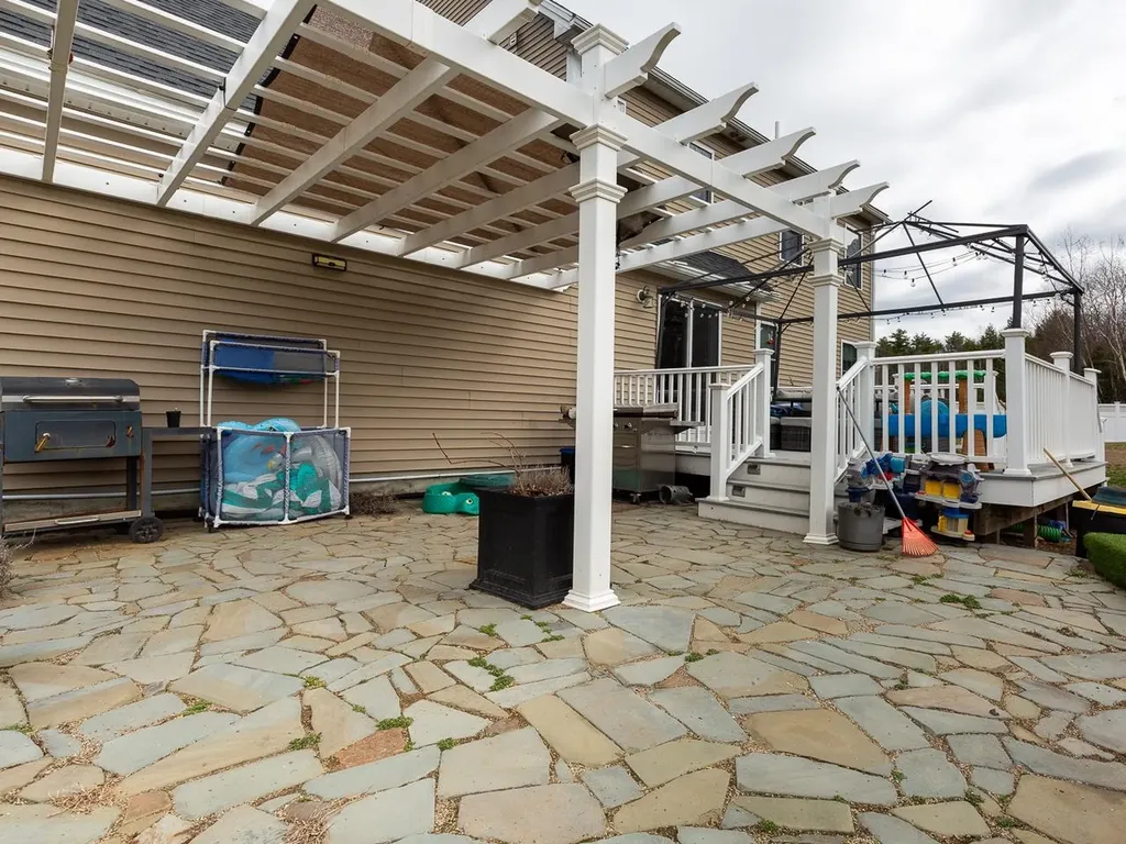 35 Frost Lane Fremont NH 03044