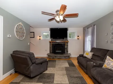 35 Frost Lane Fremont NH 03044