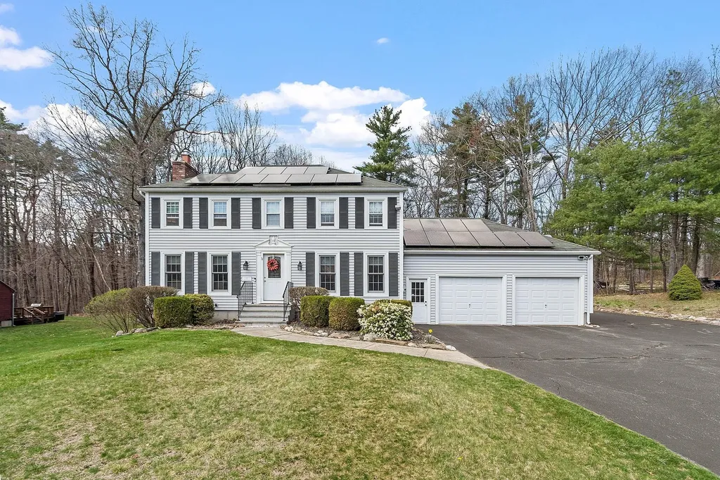 13 Brier Lane Derry NH 03038