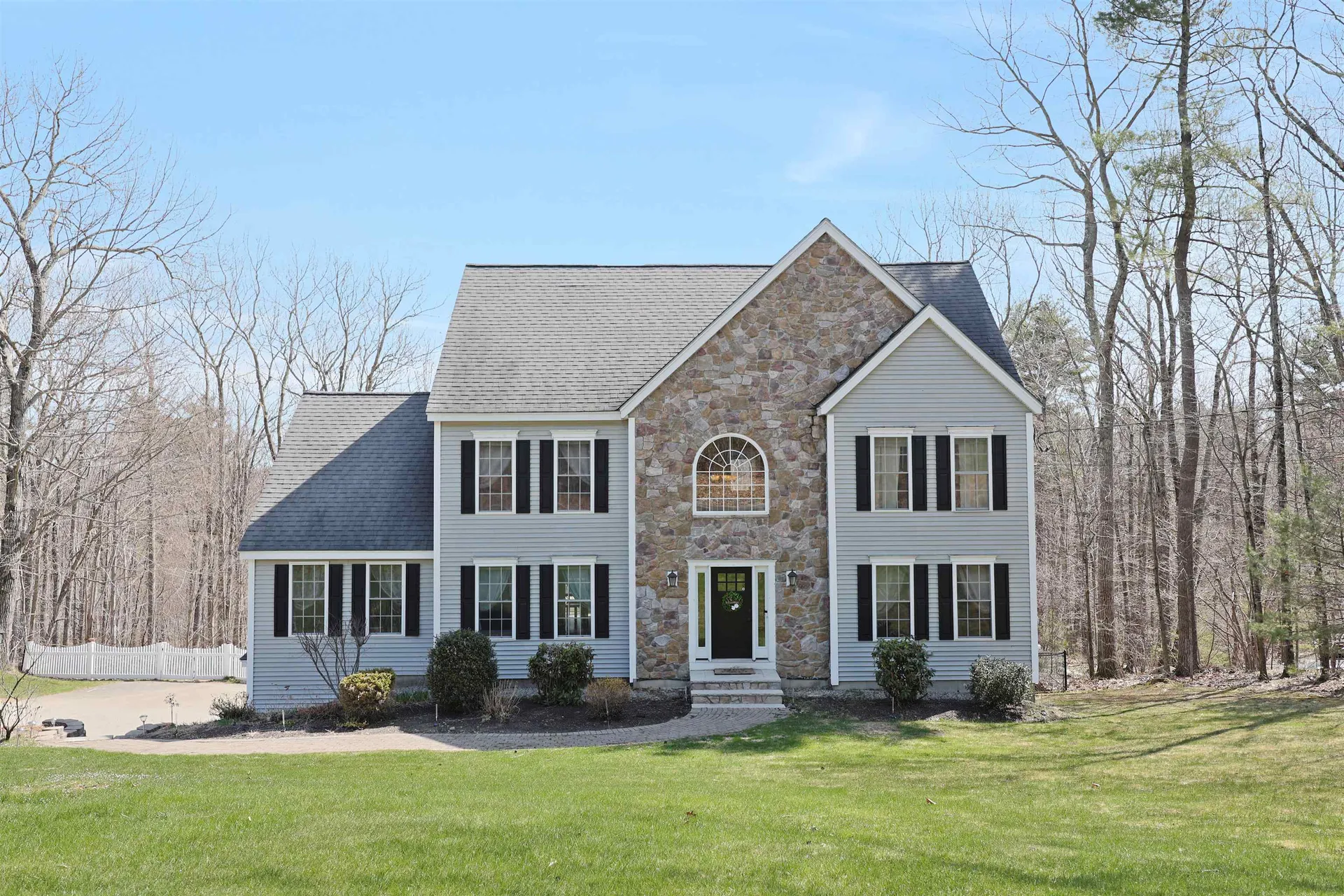 10 Williams Path Kingston NH 03848