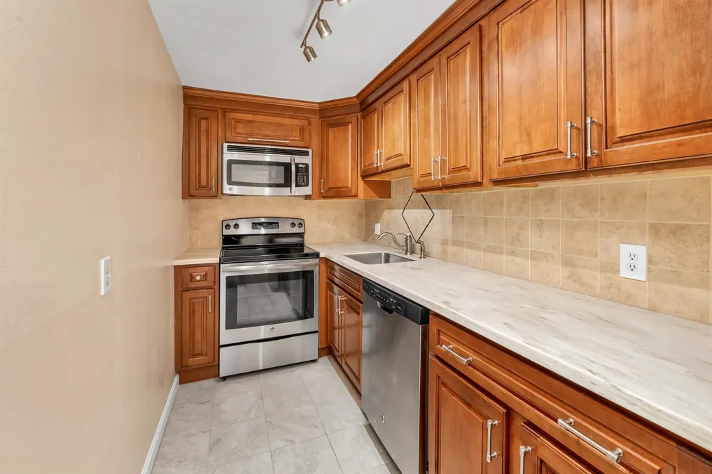 3 Pembroke Drive Derry NH 03038