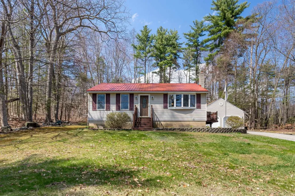 51 John Street Raymond NH 03077