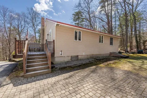 51 John Street Raymond NH 03077