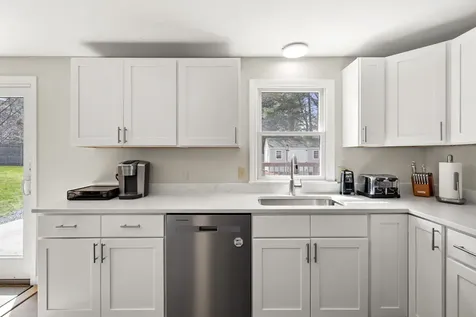 7 Den Avenue Merrimack NH 03054