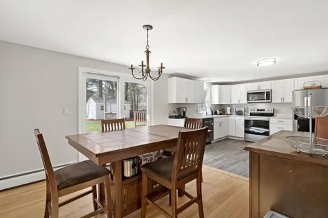 7 Den Avenue Merrimack NH 03054