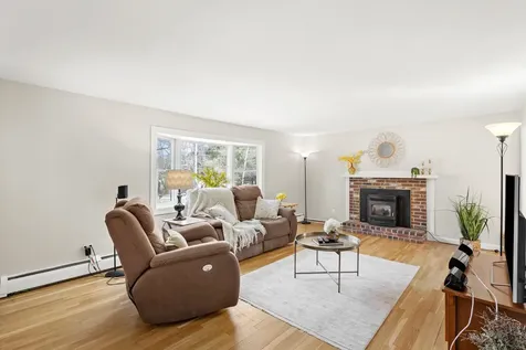 7 Den Avenue Merrimack NH 03054