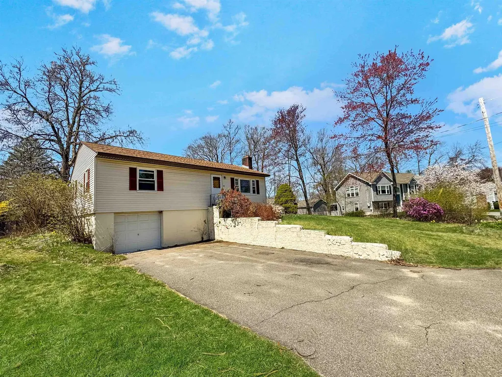 42 Wheeler Avenue Salem NH 03079