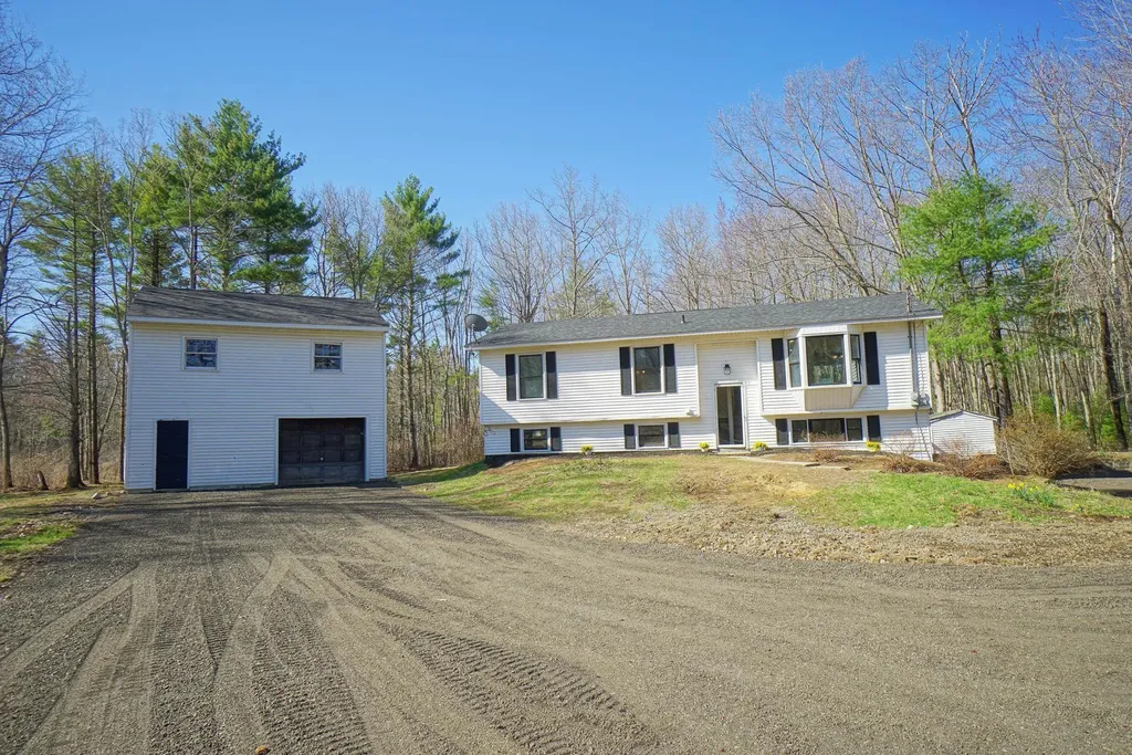 5 New Boston Road Kingston NH 03848