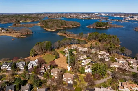 2 Mill Pond Road New Castle NH 03854