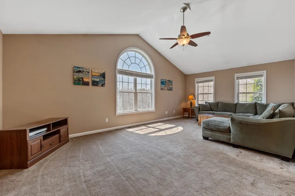 16 Creek Hill Drive Hampstead NH 03826