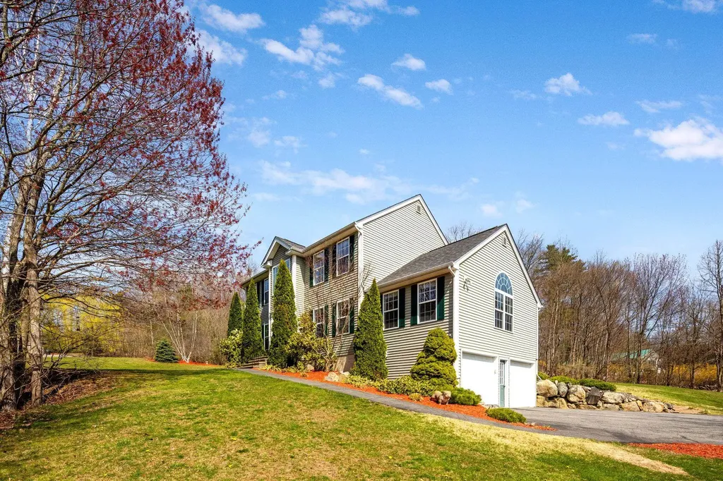 16 Creek Hill Drive Hampstead NH 03826