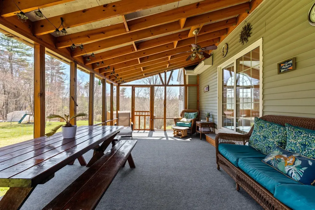 16 Creek Hill Drive Hampstead NH 03826