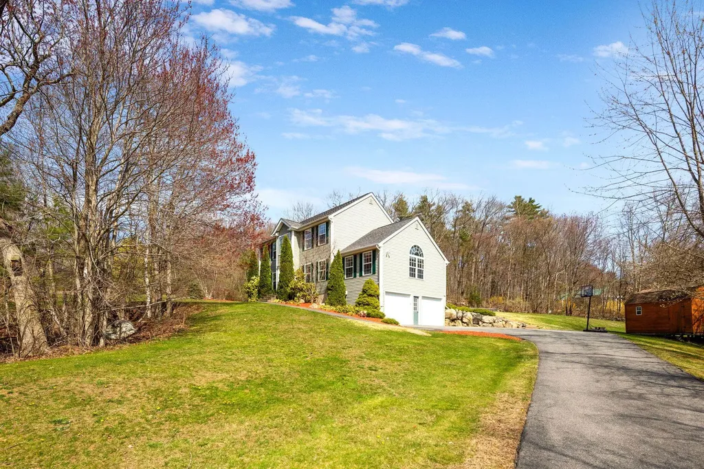 16 Creek Hill Drive Hampstead NH 03826