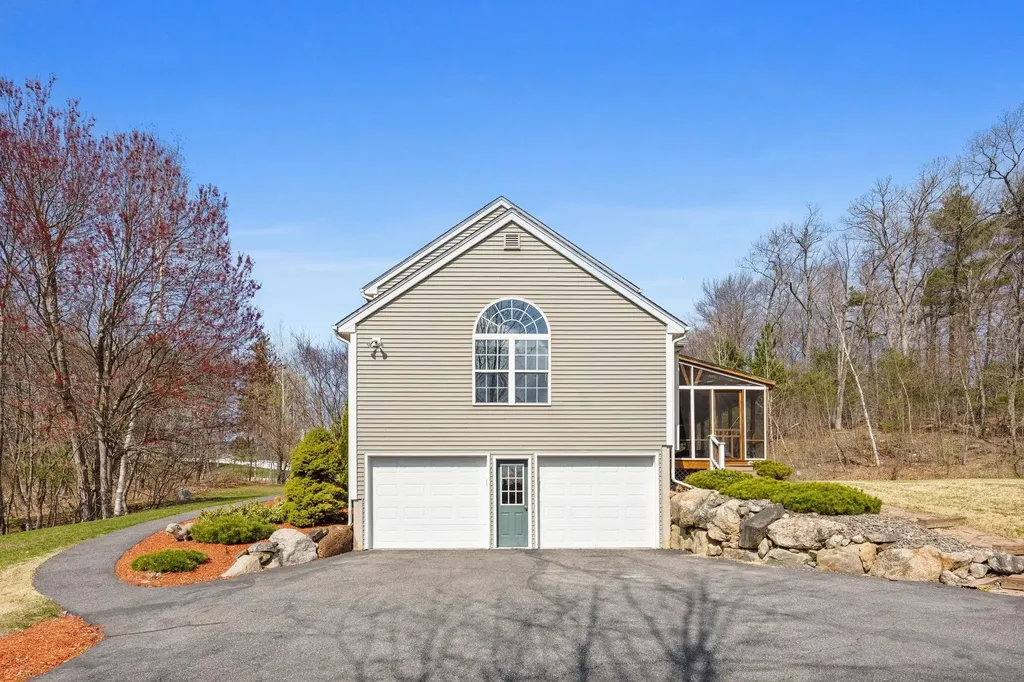 16 Creek Hill Drive Hampstead NH 03826