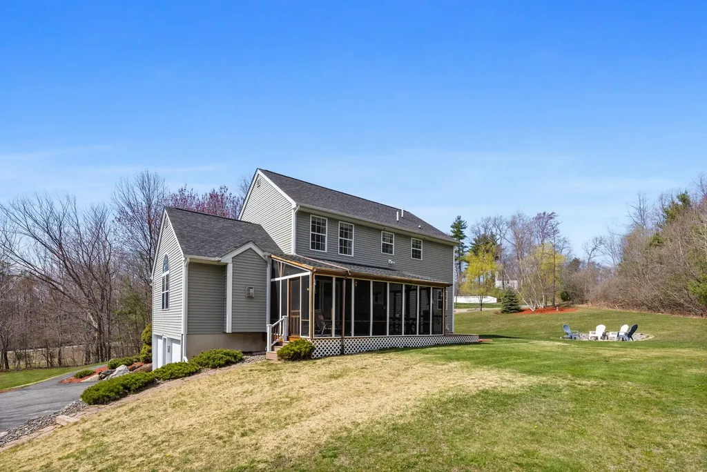 16 Creek Hill Drive Hampstead NH 03826