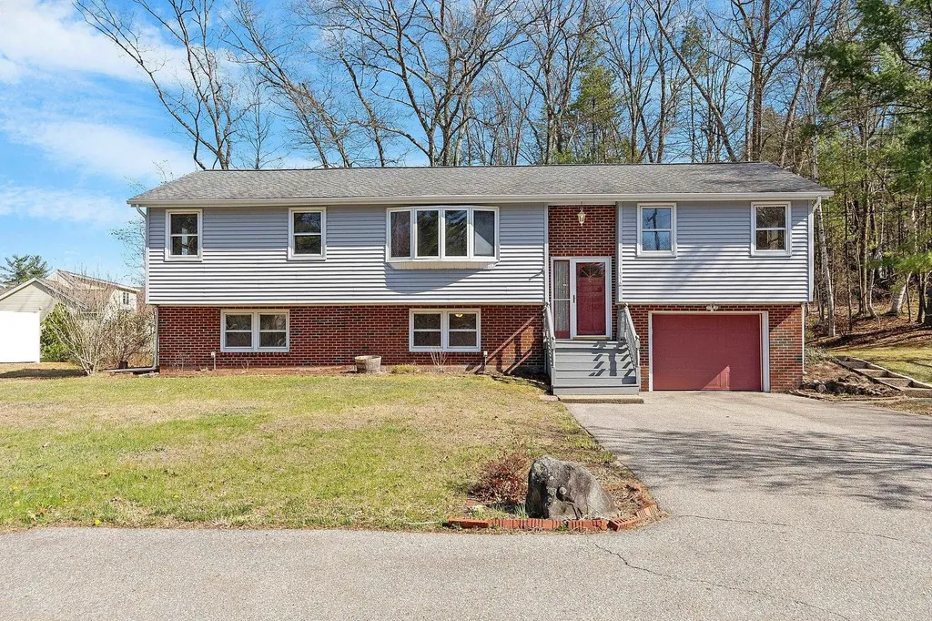1096 W Hollis Street Nashua NH 03062