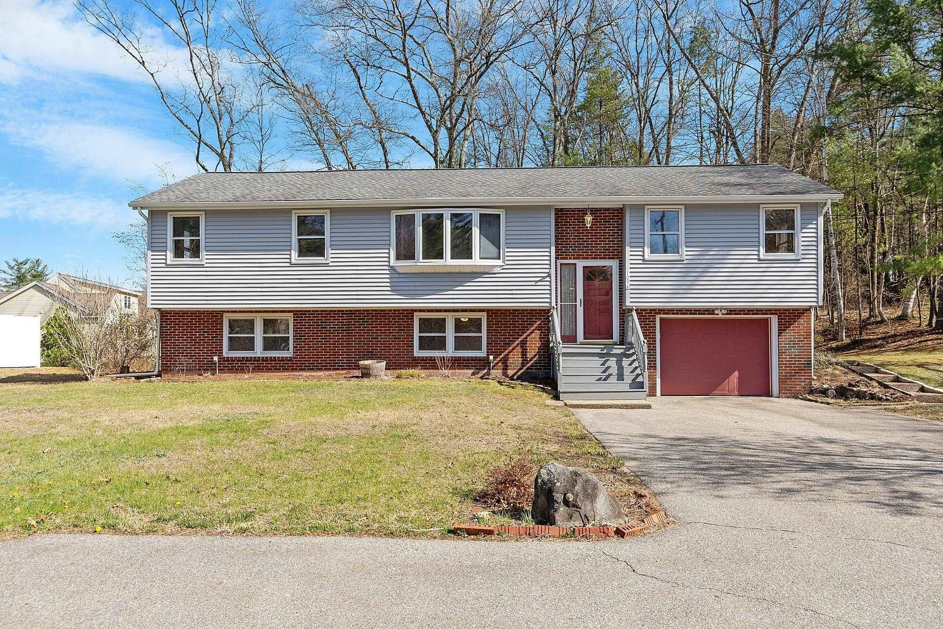 1096 W Hollis Street Nashua NH 03062