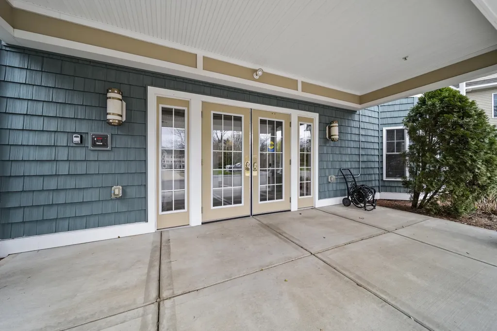 65 Hawthorne Drive Bedford NH 03110