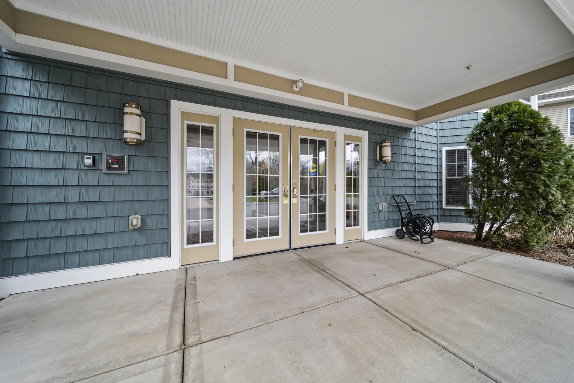 65 Hawthorne Drive Bedford NH 03110