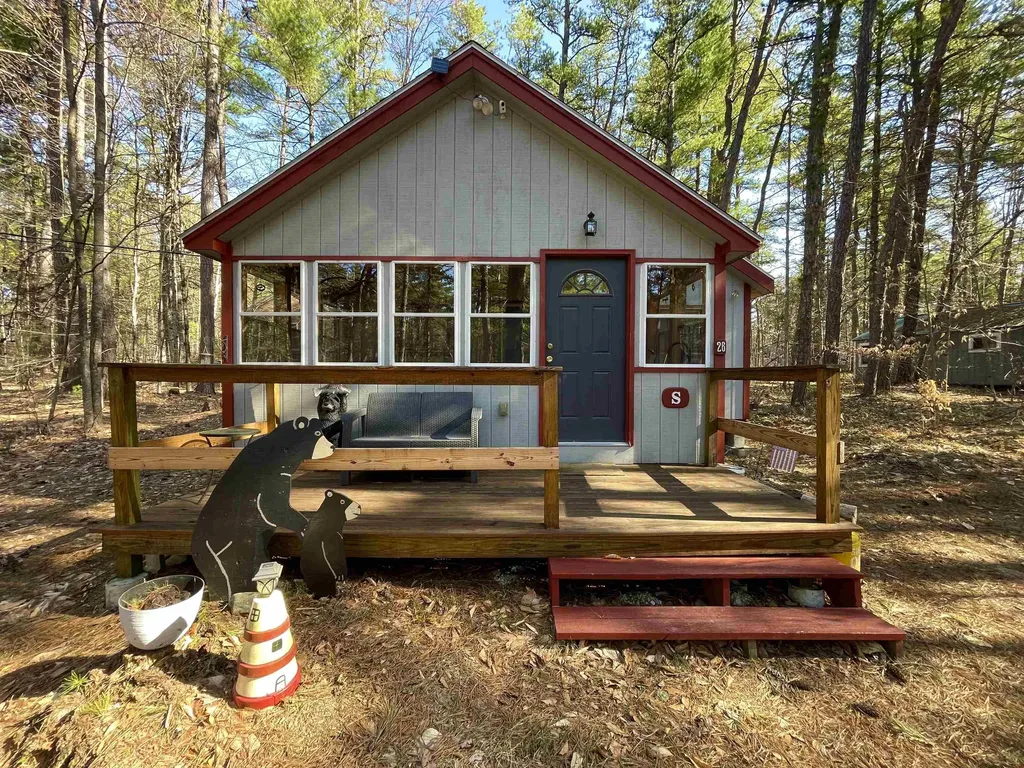 26 Rhode Island Avenue Tamworth NH 03817