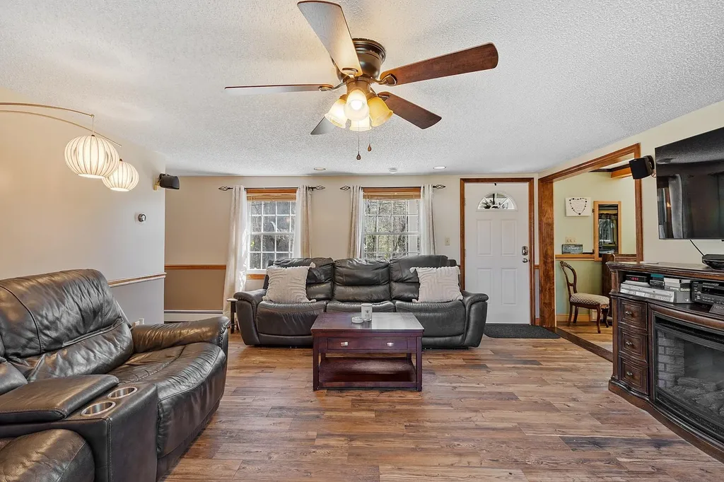 71 Mountain Road Deerfield NH 03037