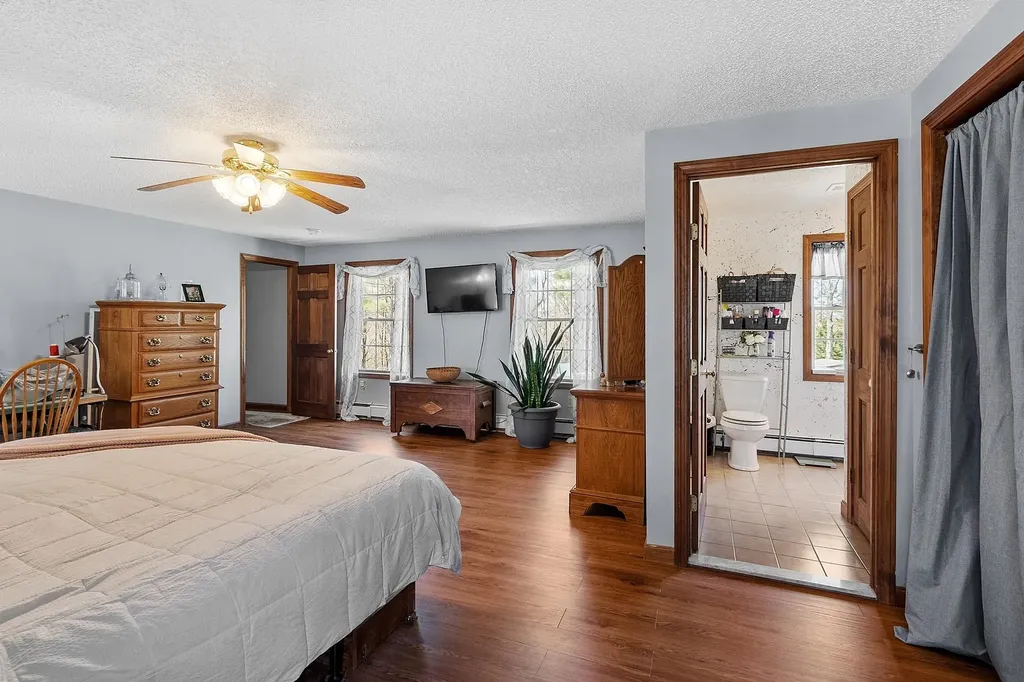 71 Mountain Road Deerfield NH 03037