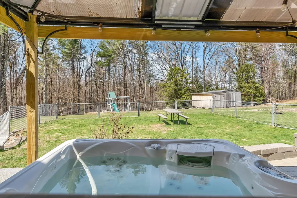 71 Mountain Road Deerfield NH 03037