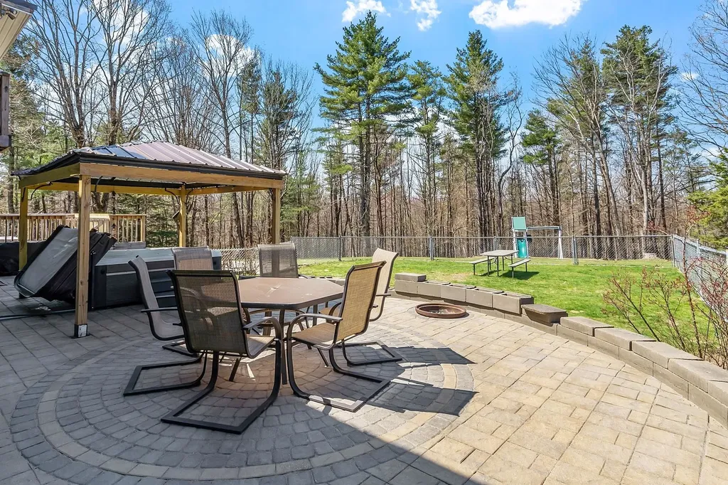 71 Mountain Road Deerfield NH 03037