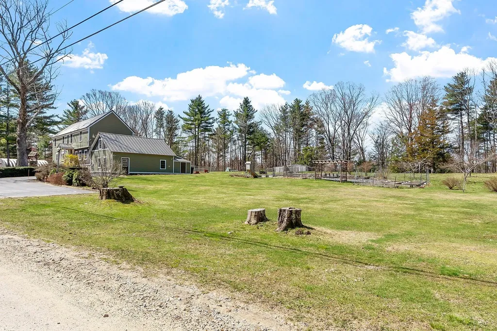 71 Mountain Road Deerfield NH 03037