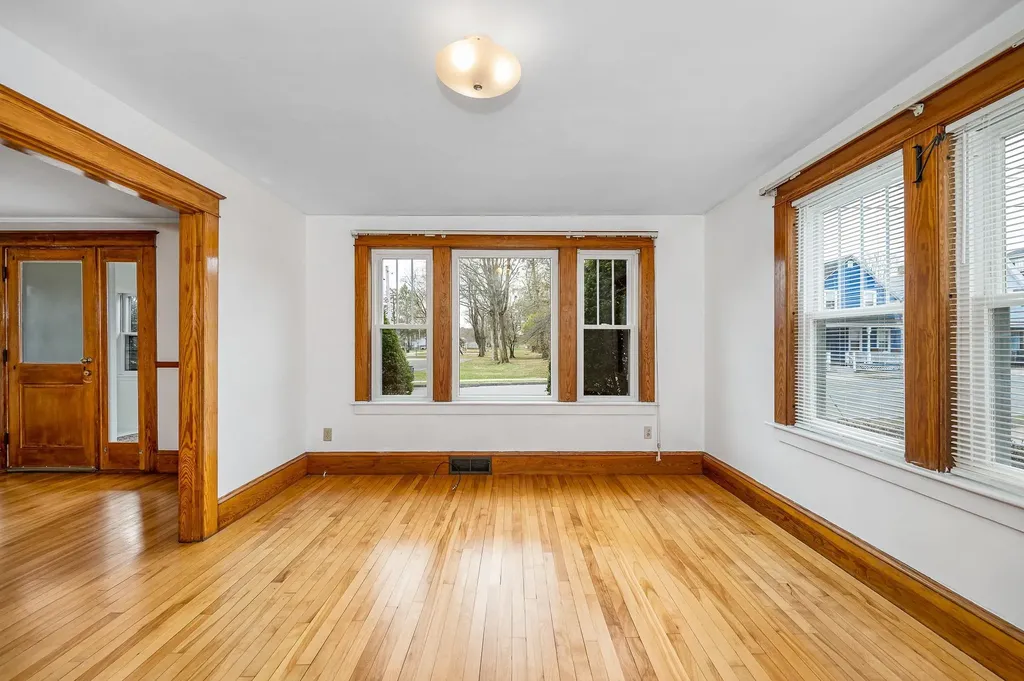 58 Bowers Street Nashua NH 03060-3905