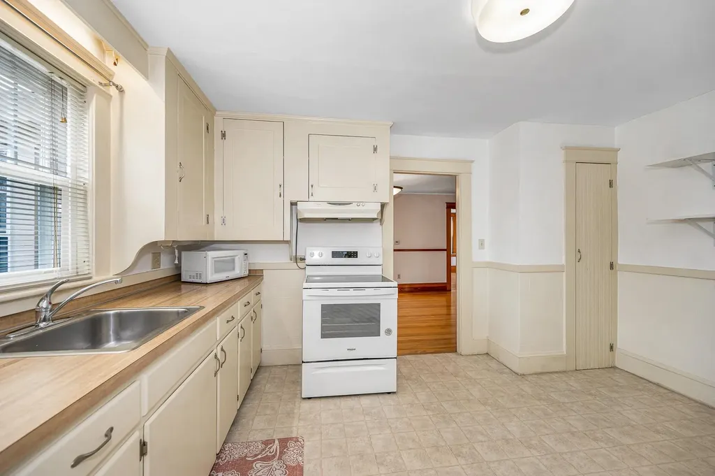 58 Bowers Street Nashua NH 03060-3905