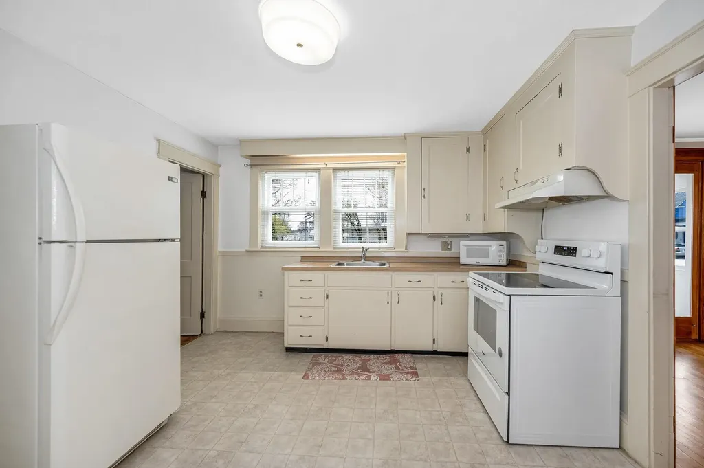 58 Bowers Street Nashua NH 03060-3905