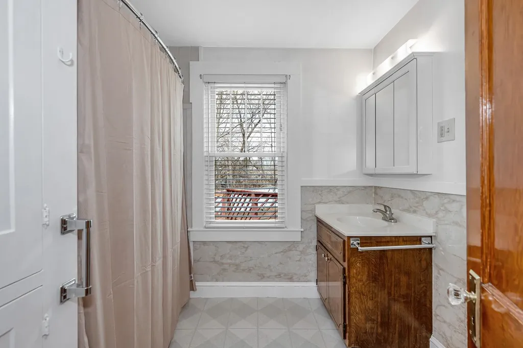58 Bowers Street Nashua NH 03060-3905