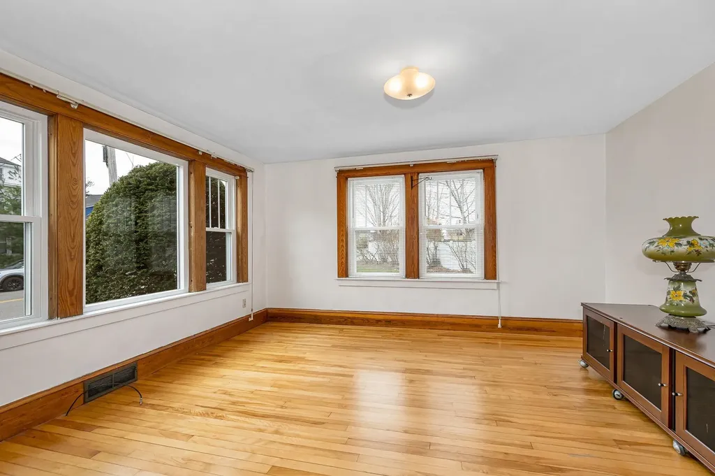 58 Bowers Street Nashua NH 03060-3905