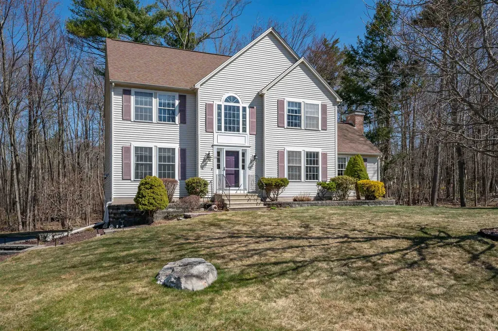 10 Burbank Way Hooksett NH 03106