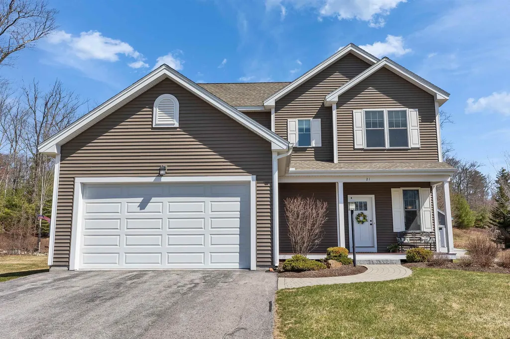 21 Redwood Way Manchester NH 03102