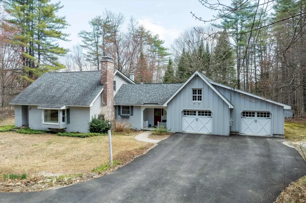 27 Grimes Hill Road Newfane VT 05345