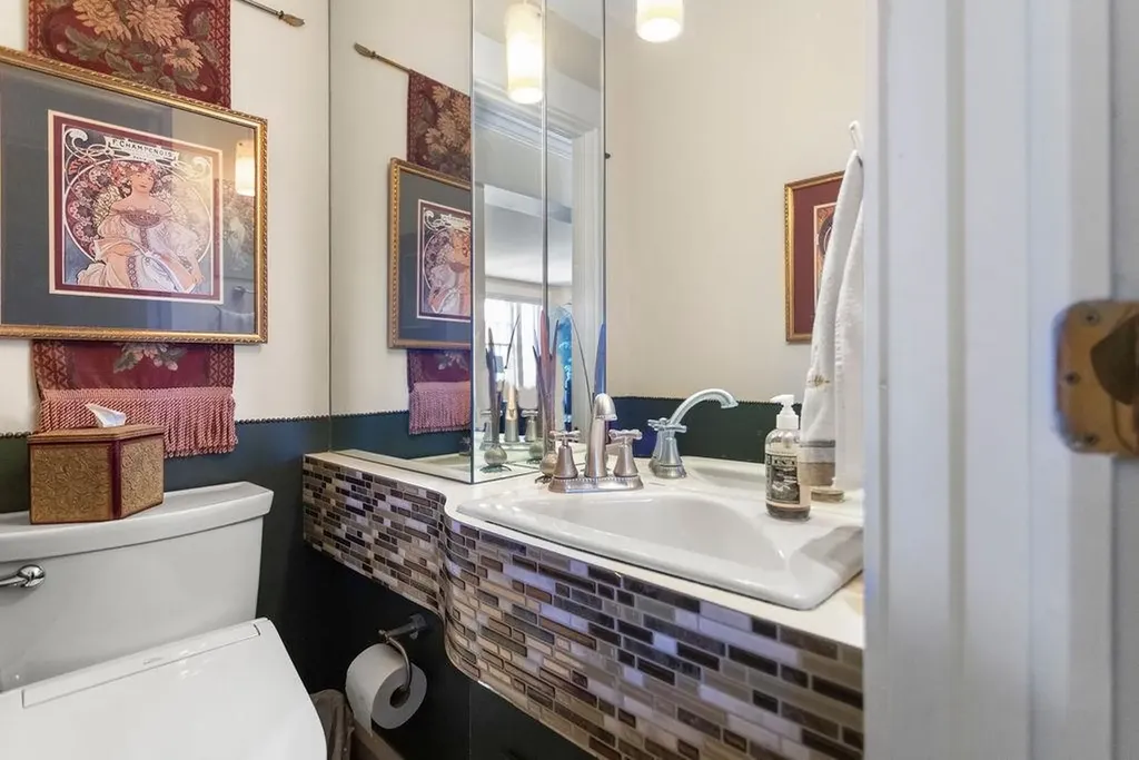 98 Hollis Street Manchester NH 03101