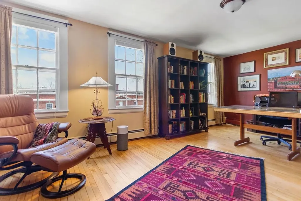 98 Hollis Street Manchester NH 03101