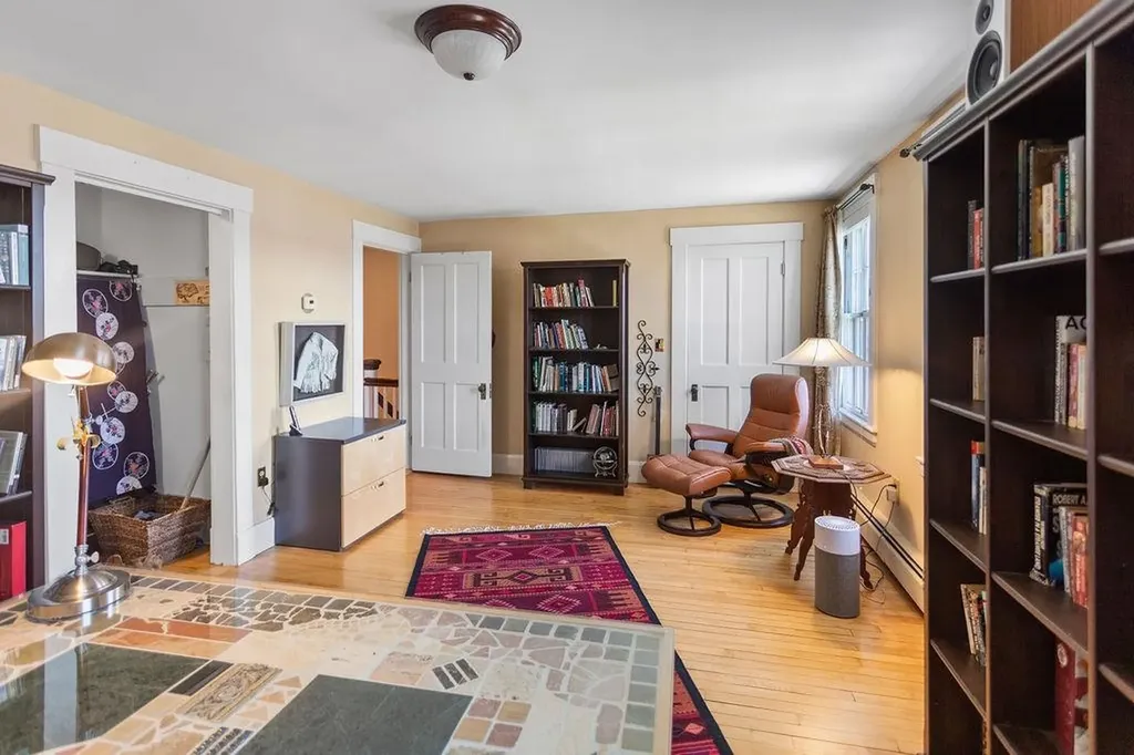 98 Hollis Street Manchester NH 03101