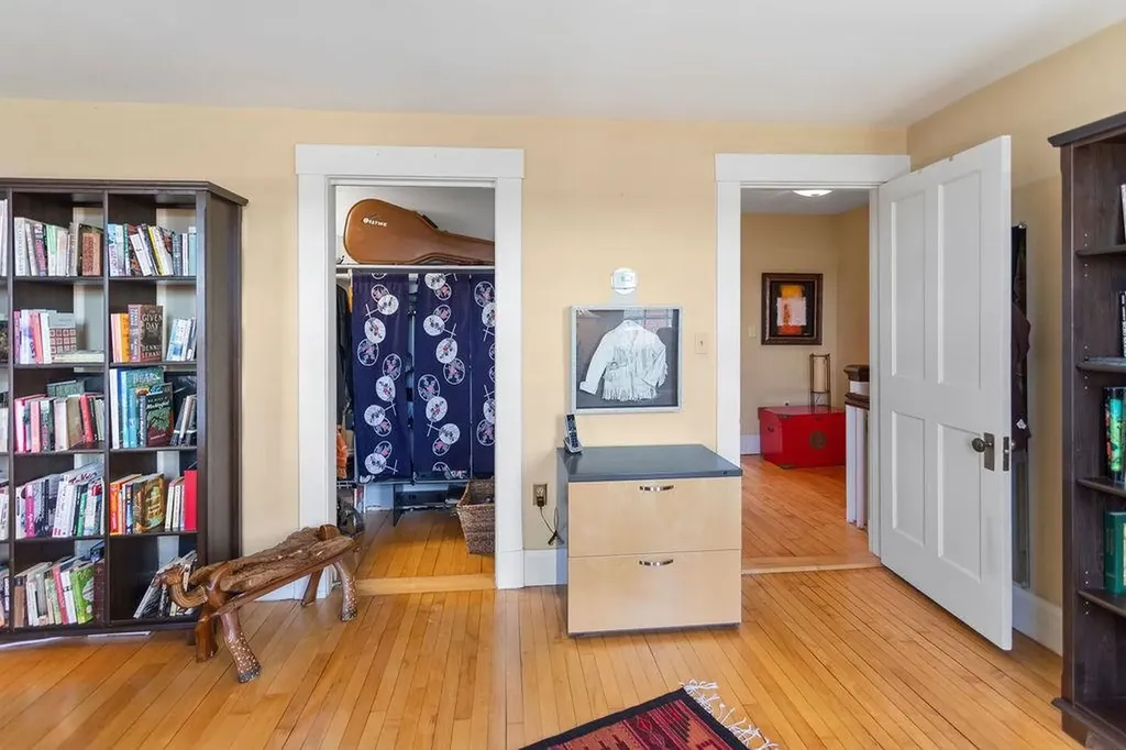 98 Hollis Street Manchester NH 03101