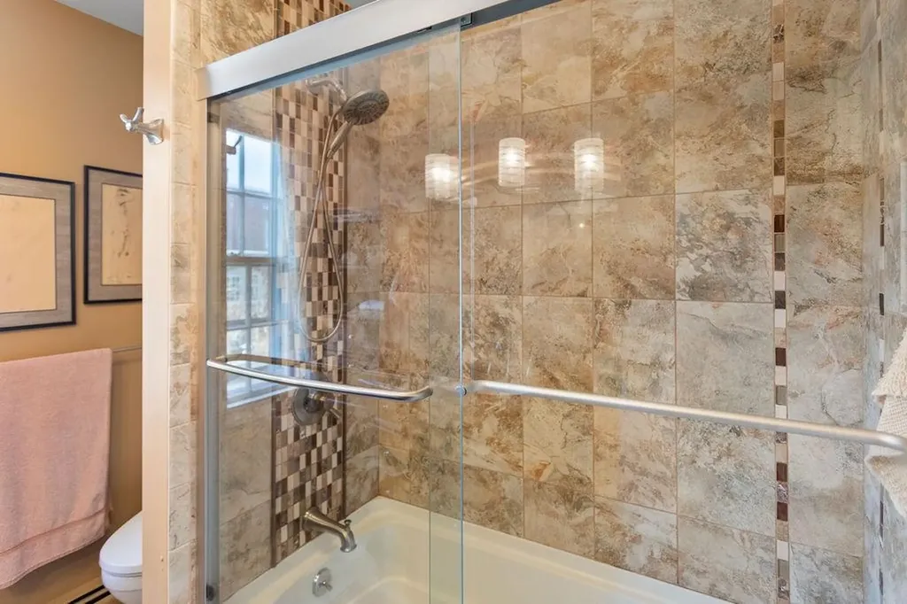 98 Hollis Street Manchester NH 03101